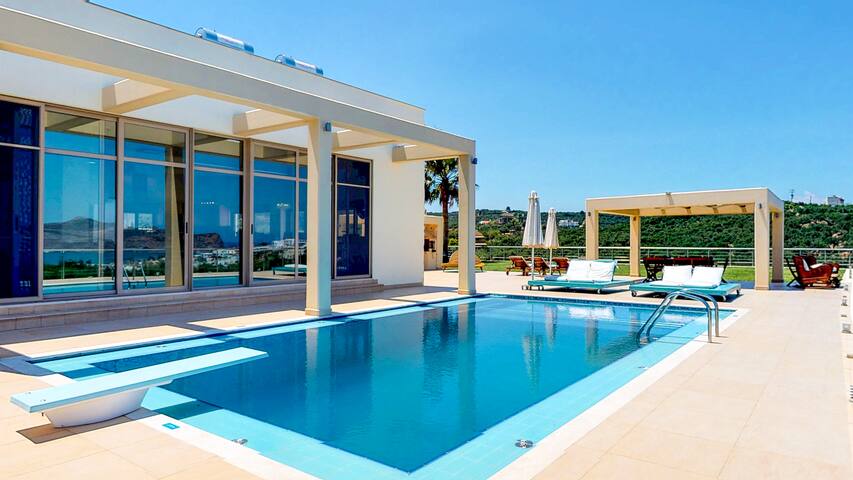 2′ to Beach / Luxurious Getaway with Heated Pool gallery image 5