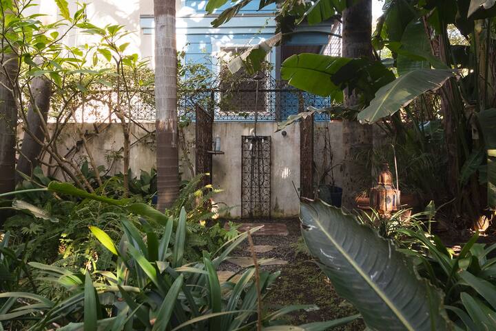 Lush Venice Beach Oasis Home -just steps to beach gallery image 5