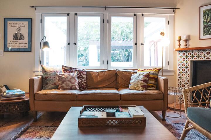 Lush Venice Beach Oasis Home -just steps to beach gallery image 4