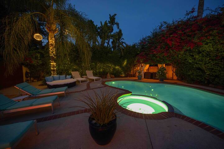 Private oasis, pool jacuzzi under the stars gallery image 4