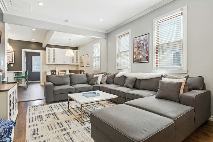 Spacious Bi-Level Apartment With Patio and Garage