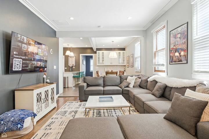 Spacious Bi-Level Apartment With Patio and Garage gallery image 2