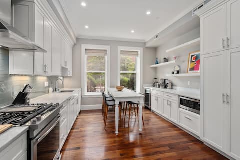 Luxurious Townhouse Close to Coolidge Corner