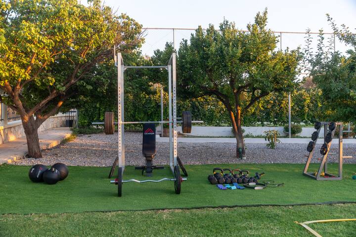 Pool, basket, playground, soccer, volley and more! gallery image 5