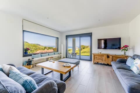 New house at Vega beach with great views.