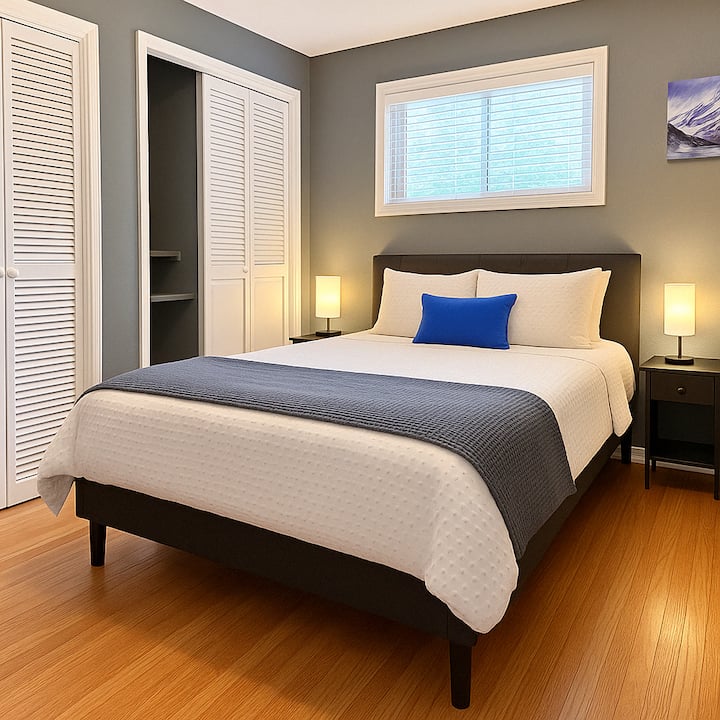 Cama tamaño queen con un colchón cómodo. 