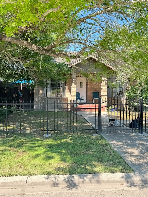 Upscale house in downtown Edinburg close to UTRGV