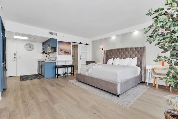 Lakefront Resort Studio -5 Min To Universal - Orlando, FL