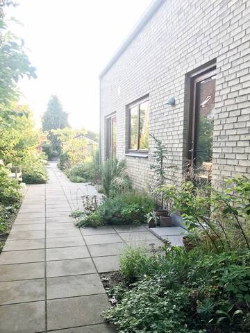 Modern Copenhagen villa with garden gallery image 3