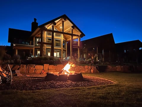 Koocanusa Village Lakefront Vacation Home