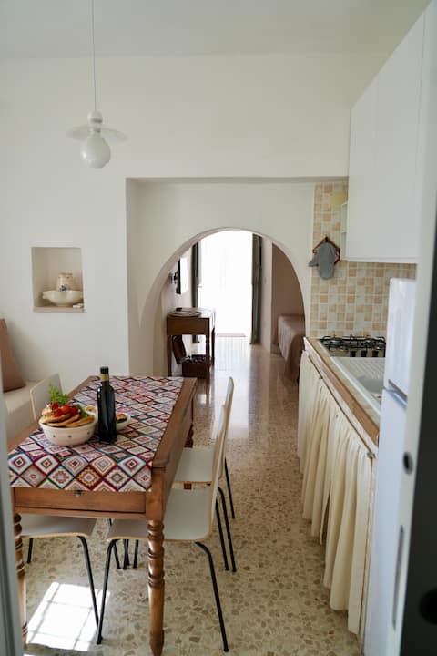 Top performing Airbnb: Trullo Canopo in Ceglie Messapica