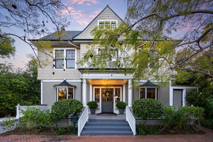 Fully Licensed 8 Bd/8 Bath Victorian Home Downtown