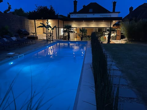 6 Bed House with heated Swimming Pool, Brighton