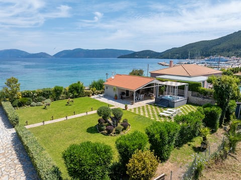 Endless Blue House by the beach - outdoor jacuzzi