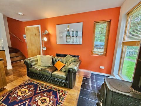 Popular Airbnb listing: Romantic Highland hideaway - Baltinna East Lodge in Kingussie And Insh