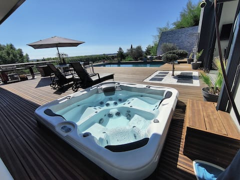 Private Spa not overlooked - -Sky House Agen- -