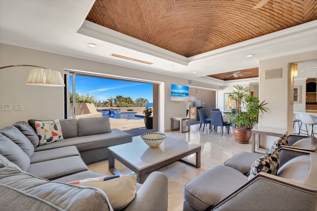 Casa Dorado includes Chef, Maid, Concierge