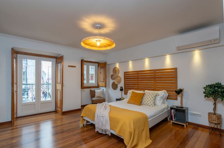 Lovely Apartment with Terrace in the Very Heart of Graça