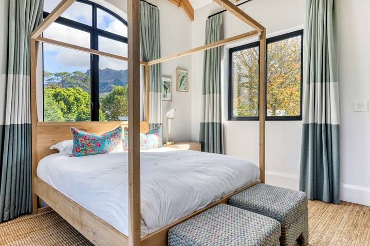 Modern Luxury on Constantia Wine Route gallery image 5