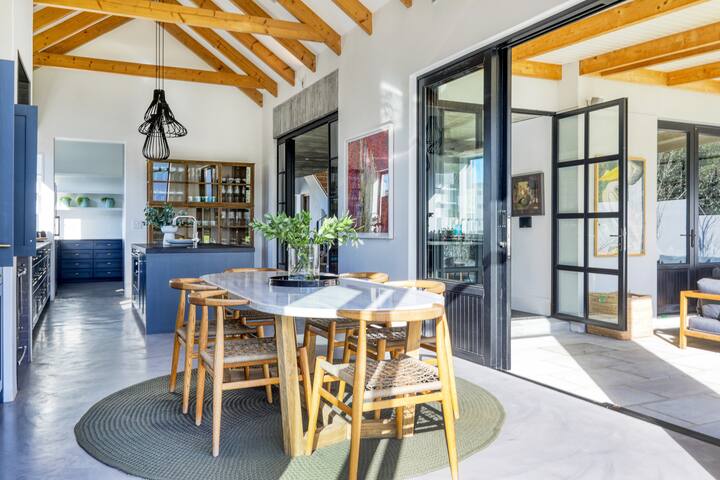 Modern Luxury on Constantia Wine Route gallery image 4