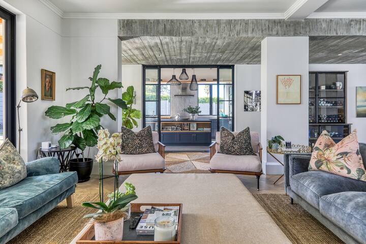 Modern Luxury on Constantia Wine Route gallery image 3