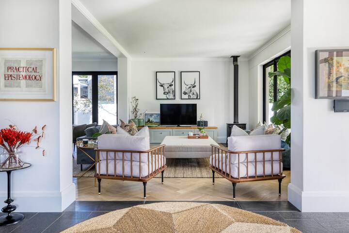 Modern Luxury on Constantia Wine Route gallery image 2