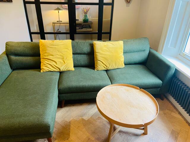 Designer 3-bed home sleeps 6 Dublin gallery image 2