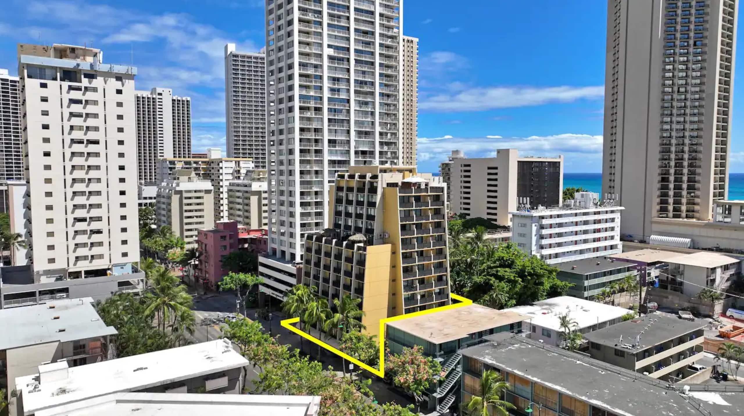 Condo in Honolulu · ★4.7 · Studio · 2 beds · 1 private bath - Image 6