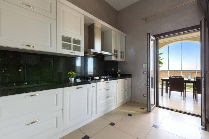 Villa Montecarlo vista mare gallery image 3