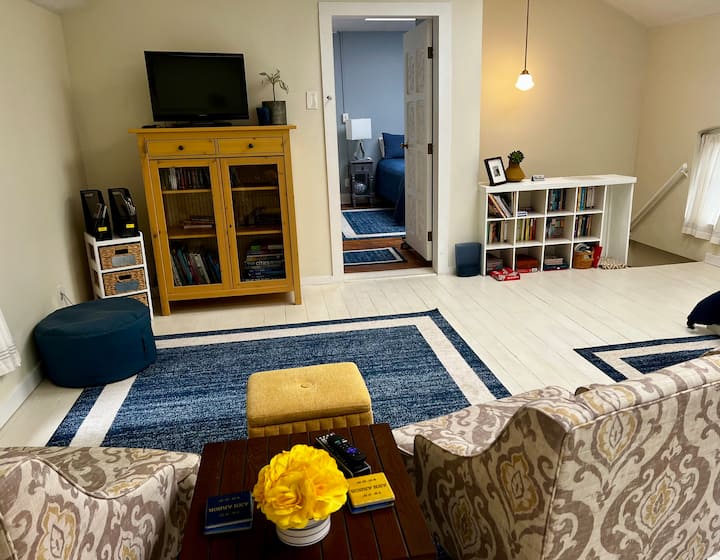 Woodlawn Carriage House Apartment - Ann Arbor, MI