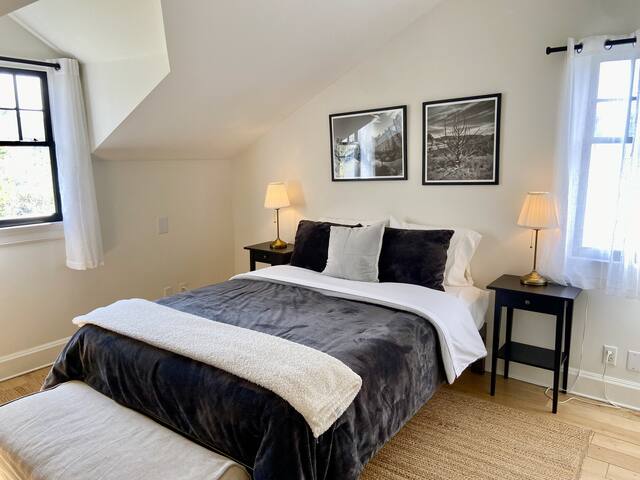 Venice Beach Indoor-Outdoor Oasis in Walk Street District gallery image 2