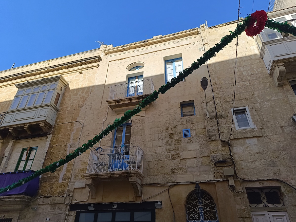 Nicely furnished 1 bedroom apt in Floriana (1)