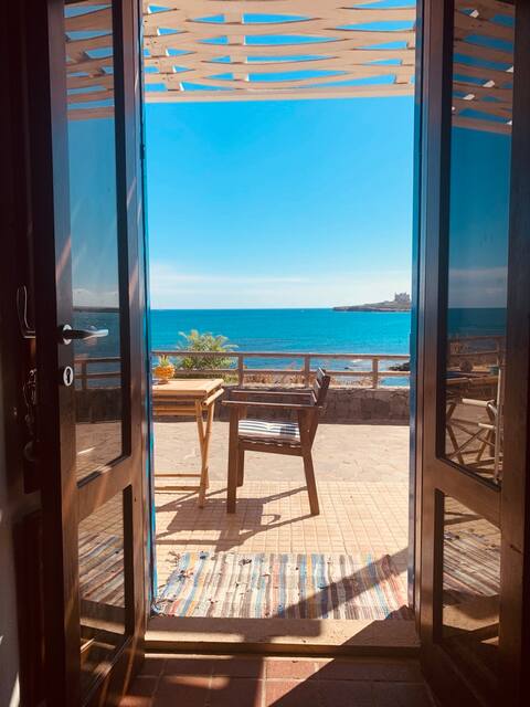 Casuzza Giallolumia terrace overlooking the sea