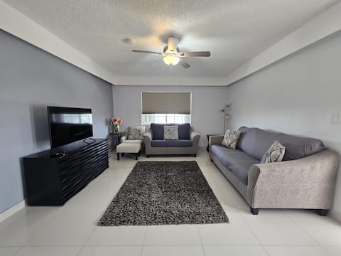 Swan #1 "Modern Superior Spacious Apartment"