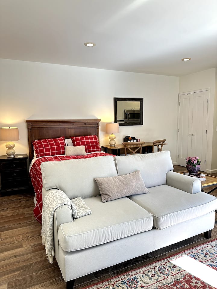 Rose Cottage - Los Angeles, CA