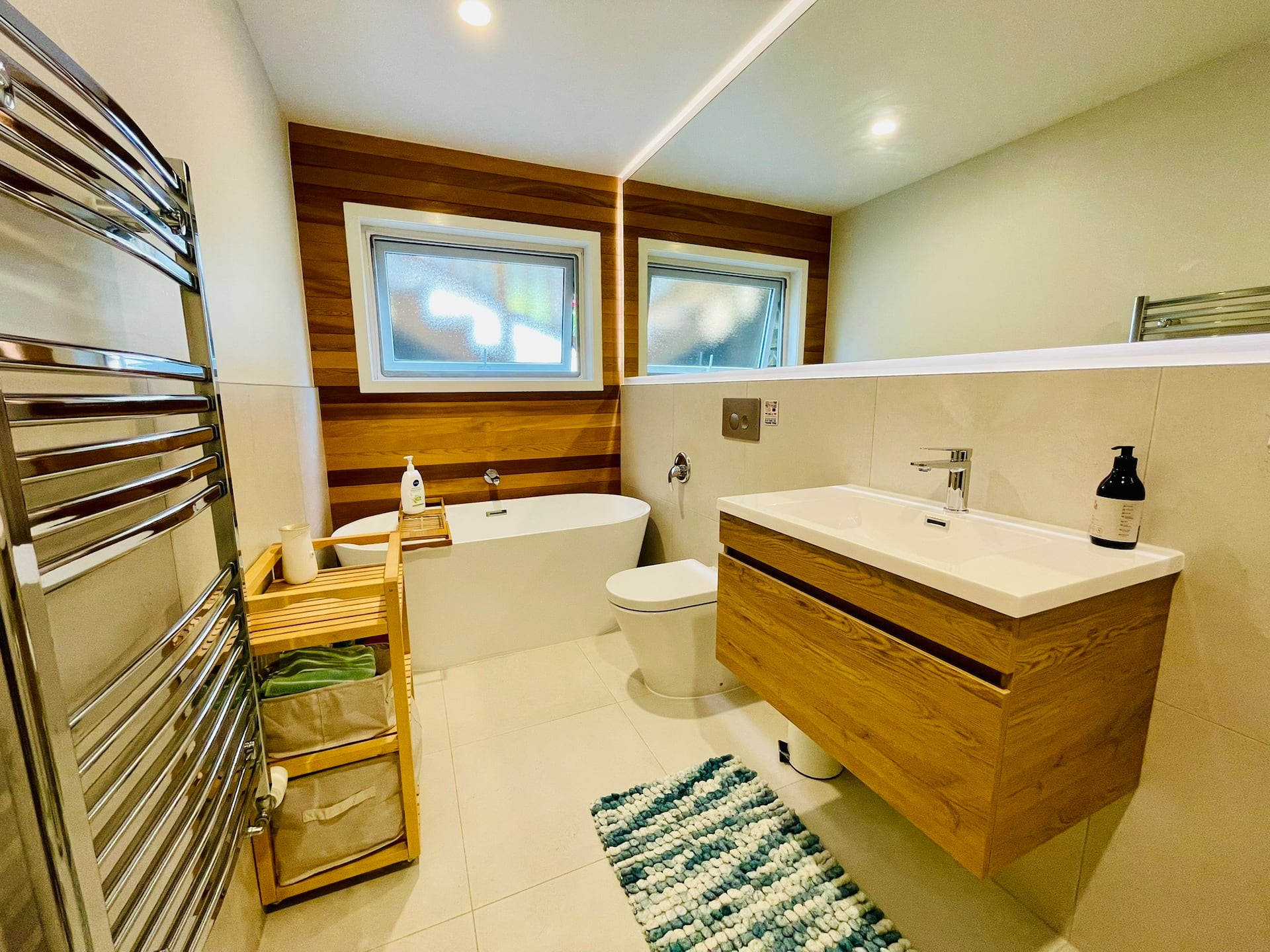 Quiet, modern and close to the beach!