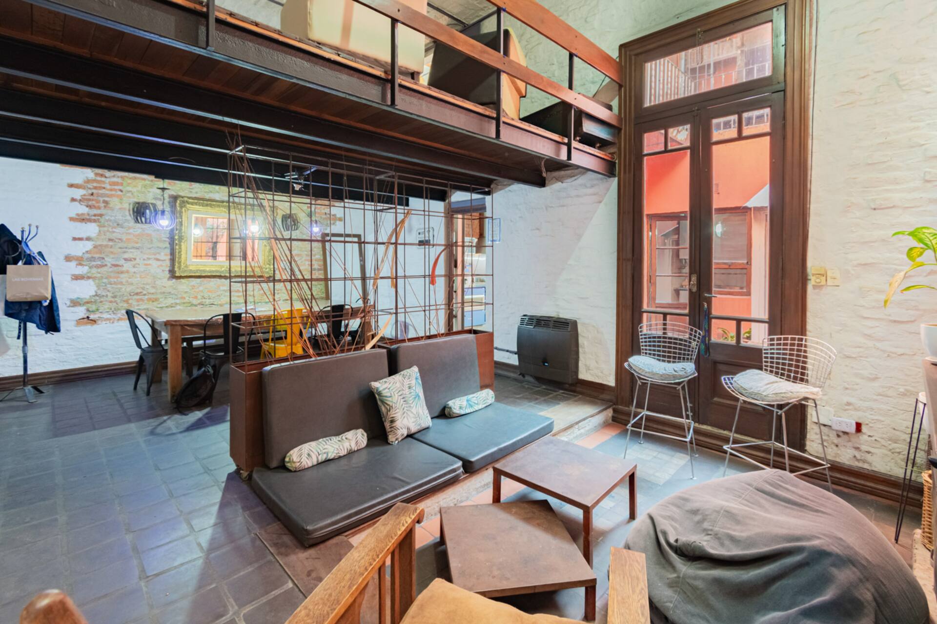Quarto com mezanino em casa, na Chacarita