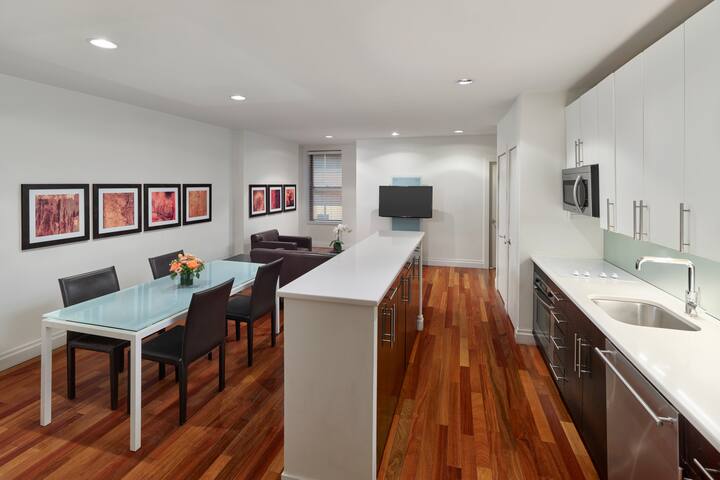 AKA Times Square-2Bedroom – Washer/Dryer, Kitchen gallery image 3