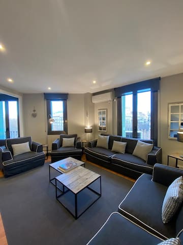 Family Apartment 10 pax centro de Barcelona gallery image 2