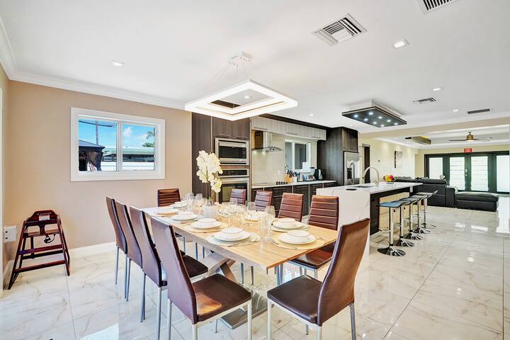 Premium Luxury 4BR/4BA Villa near Hollywood Beach gallery image 5