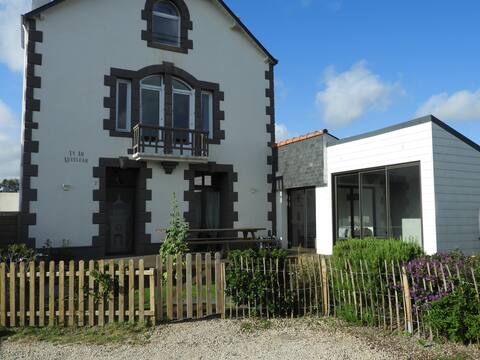 Maison Bord de Mer with jacuzzi 800m from the beaches