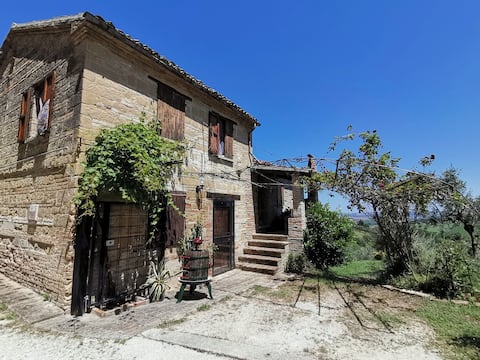 Ariella Home Cottage con vista a Montegiano