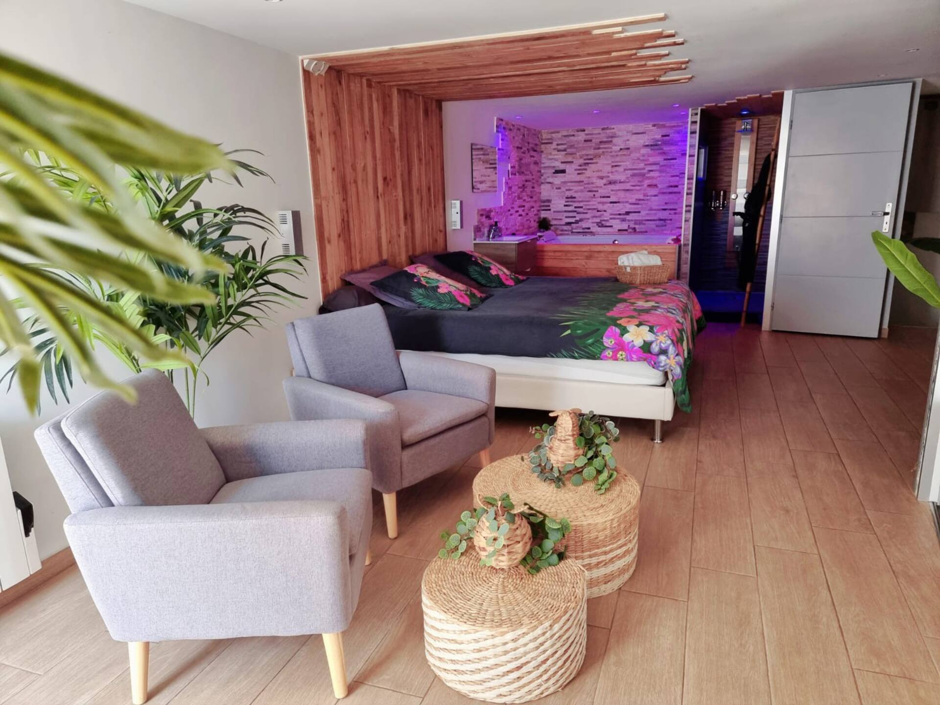 Le Menhir Jacuzzi Lit 200x200 — photo 2