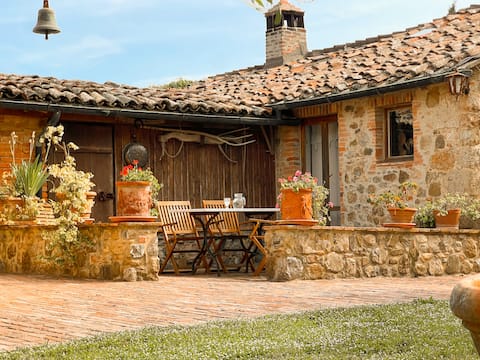 Il Camino: cosy & artfully inspired country house