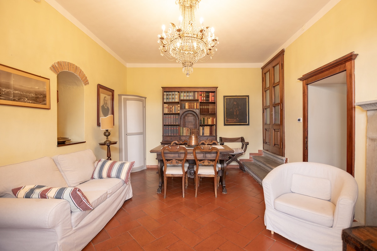 Popular Airbnb listing: Villa Medici Donnini Deluxe Apartment in Arezzo