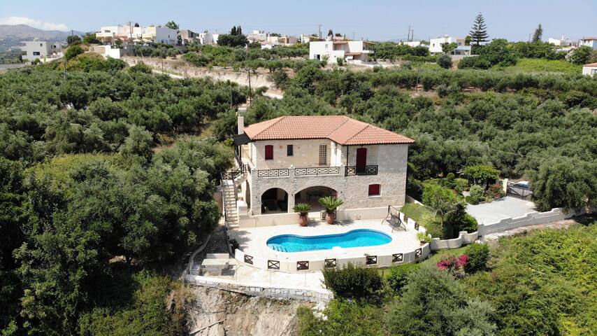 Villa Aarum – Your Idyllic Retreat in Crete ! gallery image 2