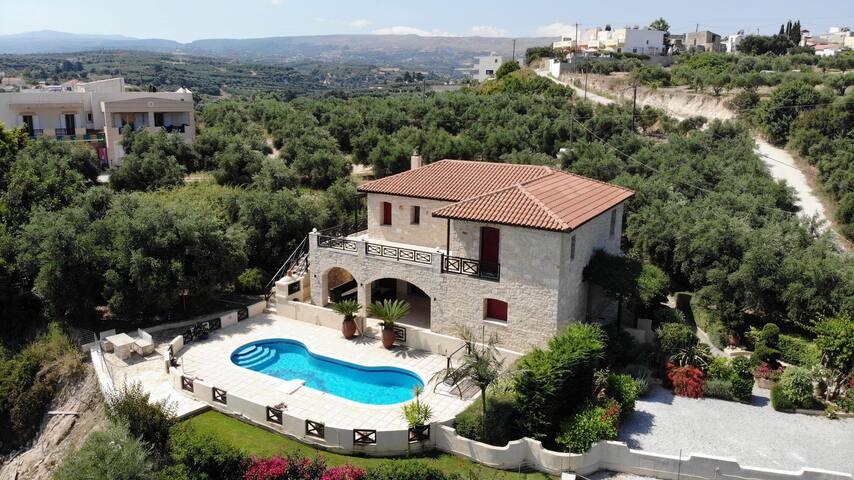 Villa Aarum – Your Idyllic Retreat in Crete !