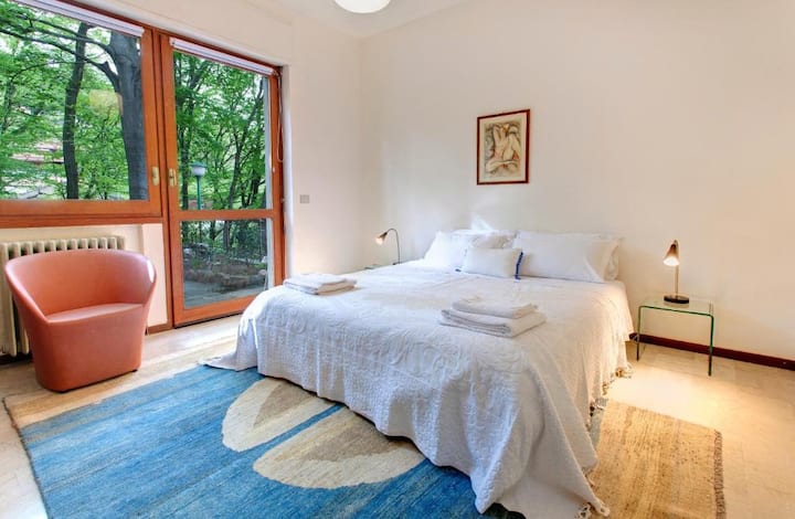 The Civenna Room is located on the lower floor and has access to the Japanese garden