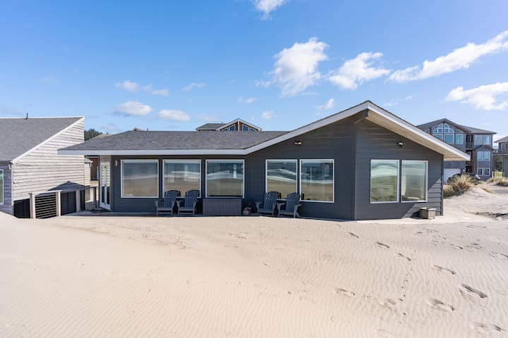 Ocean Front House - Gorgeous Views - The Beach Is Your Backyard! - Pacific City, OR