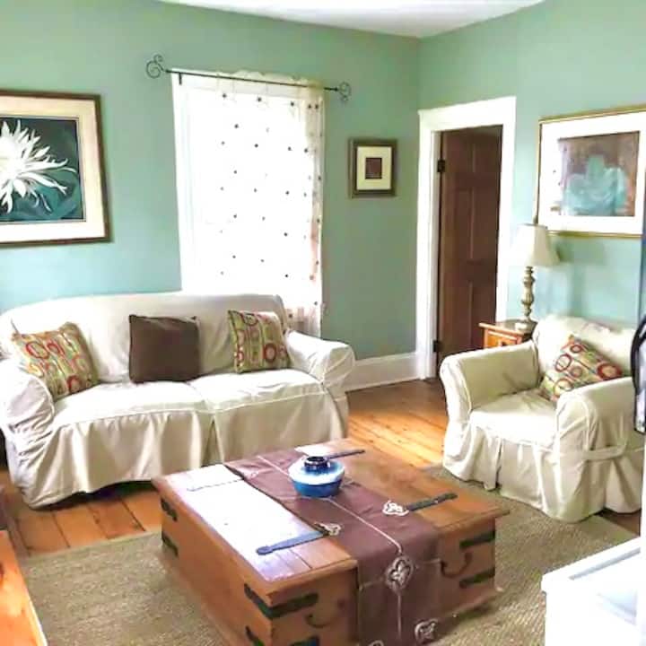 Antique Garden Cottage - Salem, MA
